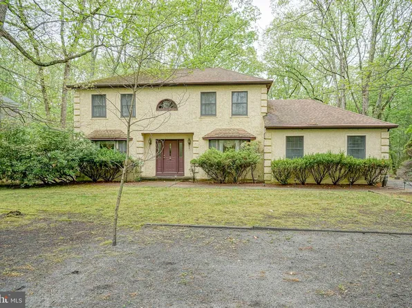 5 Meadowbrook Dr, Shamong, NJ 08088