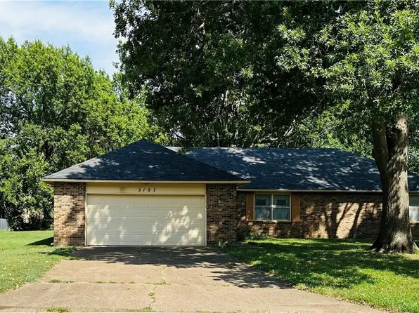 2107 Tucker Ter, Pittsburg, KS 66762