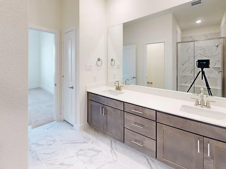 7033 Lathrop Ln — Photo 14