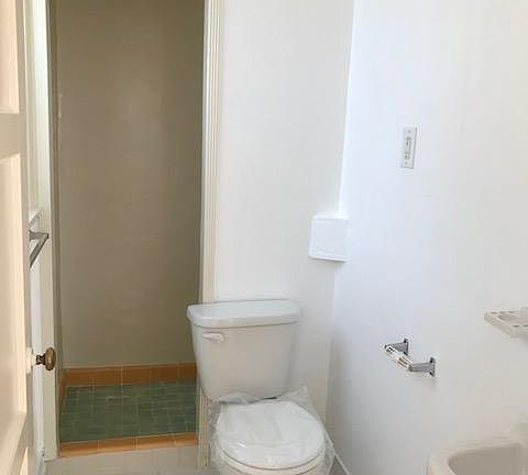 5th image of 2431 Oak St #A