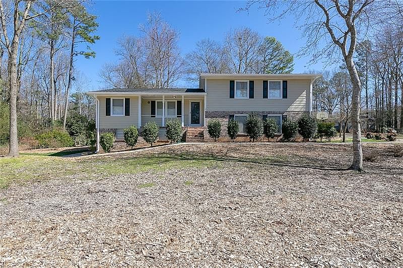 1st image of 2561 Oak Hill Dr