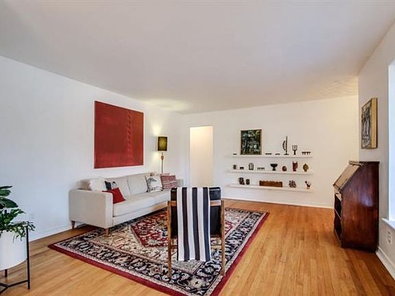 5th image of 7209 Bennington Dr
