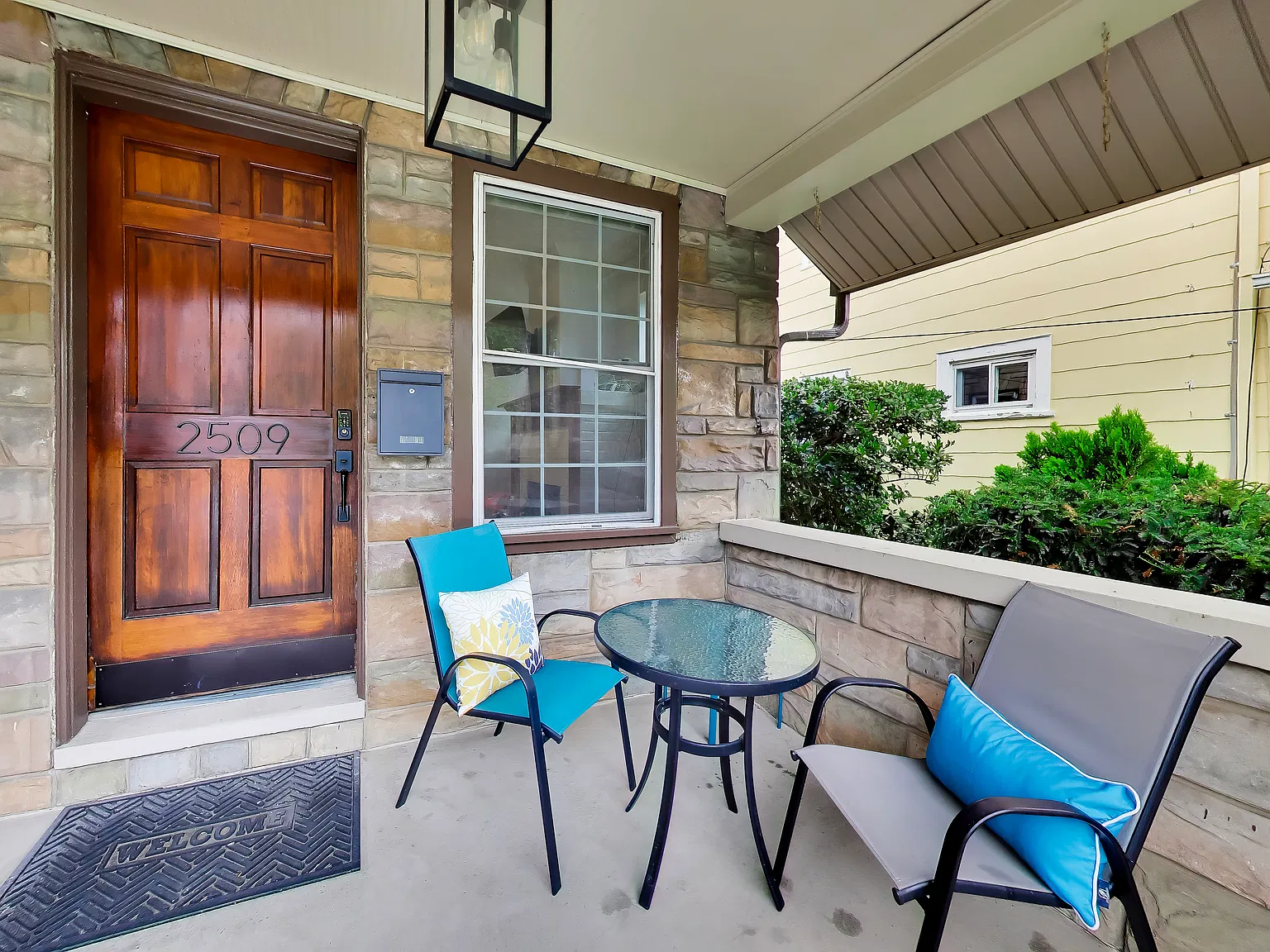 4 bed, 1706 sqft, $4,300 — Photo 2