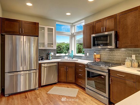2nd image of 3252 B 21st Avenue W