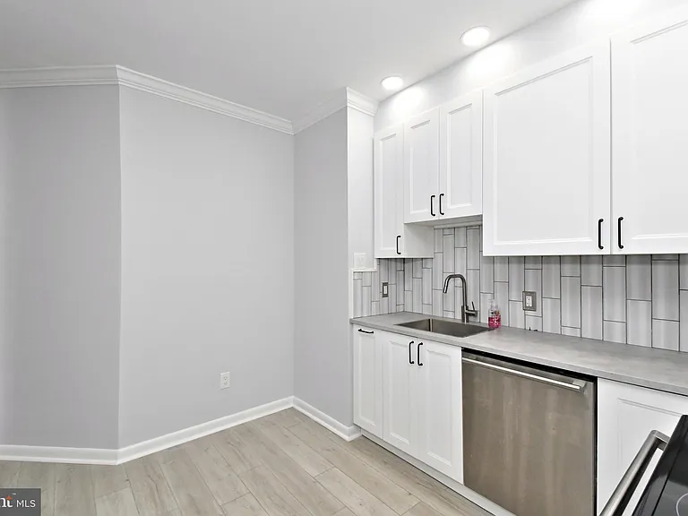 137 S 3rd St #B — Photo 18