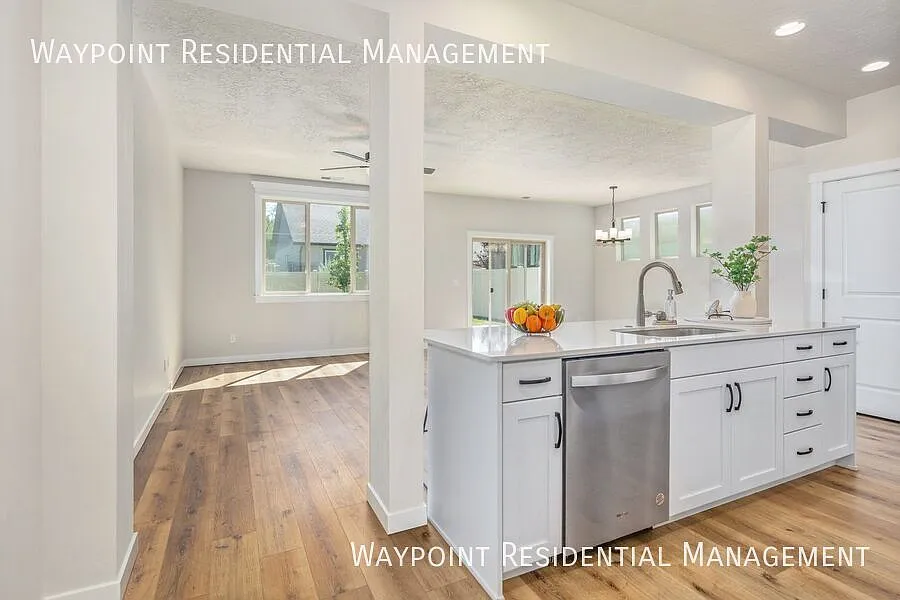 Low Maintenance Luxury Living In N Meridian — Photo 3