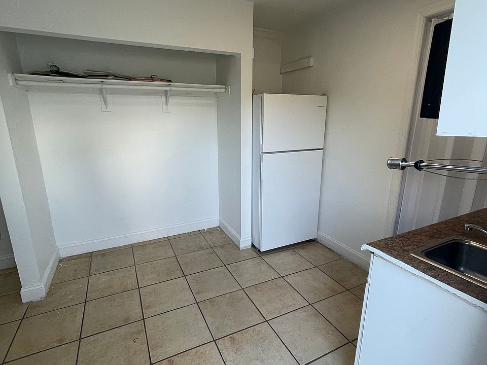 2nd image of 3920 SW 32nd Blvd