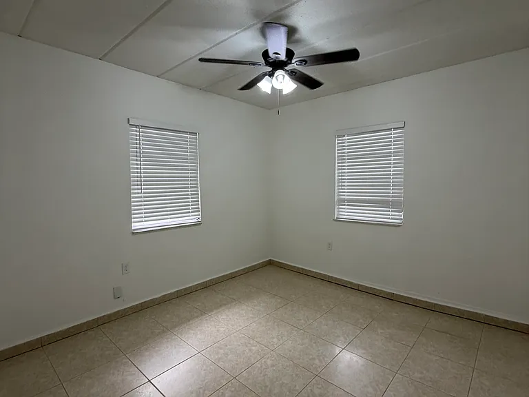 1120 NW 30th Pl — Photo 11