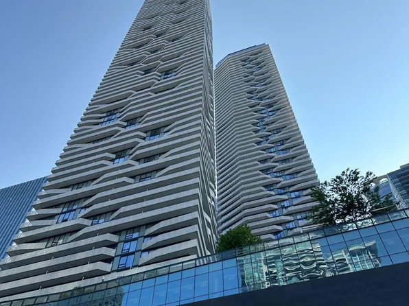 100 Harbour St, Toronto, ON
