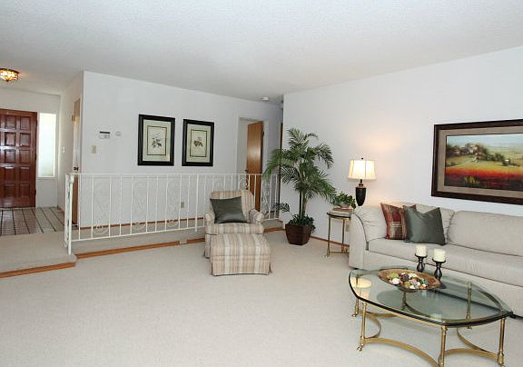 3rd image of 1439 Ormsby Dr