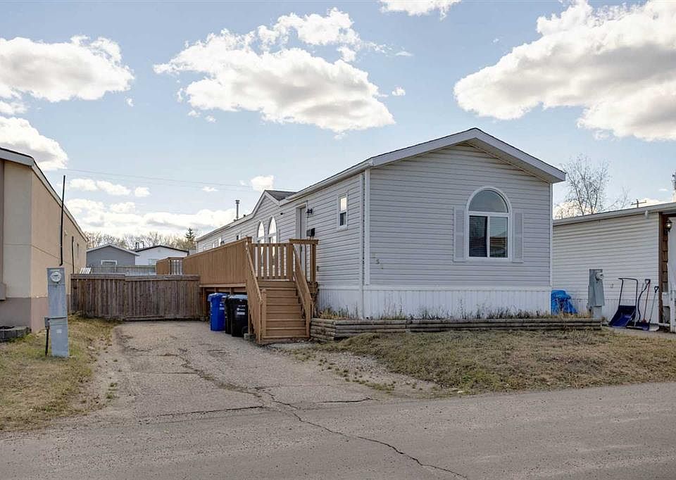1st image of 252 N Grandview Cres