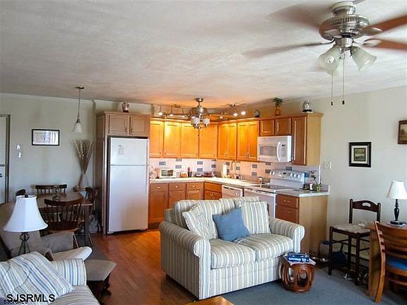 3rd image of 301 41st St APT 5