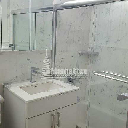 5th image of 225 E 70th St APT 4B