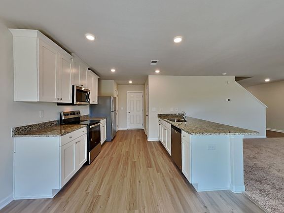 5th image of 279 Royal Meadow Dr