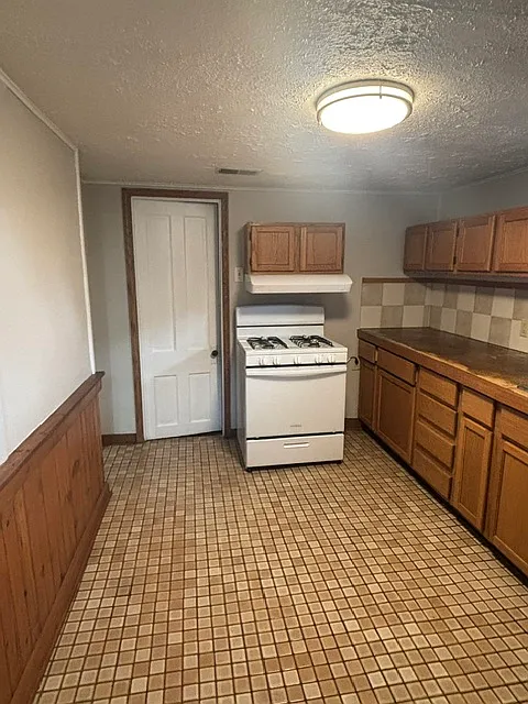 Studio, 300 sqft, $675 — Photo 4