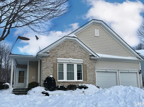 117 Country Club Drive #117, Oxford, CT 06478
