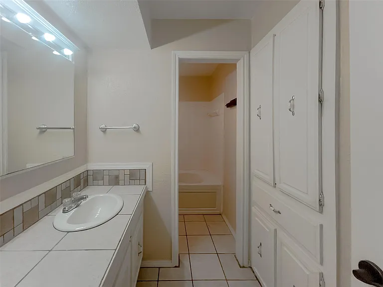 8627 N Normandale St — Photo 10