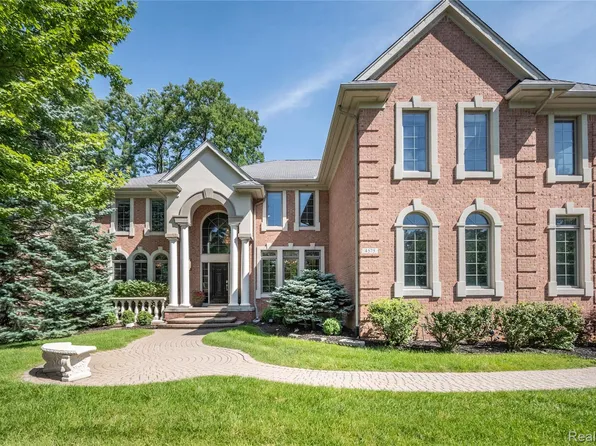 4575 Forest Edge Ln, West Bloomfield, MI 48323