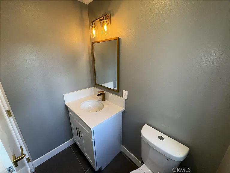 213 N Royal Pl — Photo 9