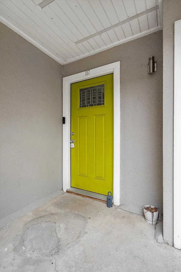 935 La Posada Dr — Photo 3