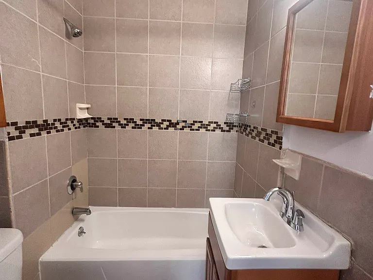 531 Hudson St #2F — Photo 8