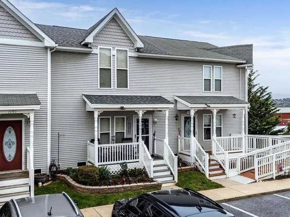 1294 Victorian Village Dr, Harrisonburg, VA 22802