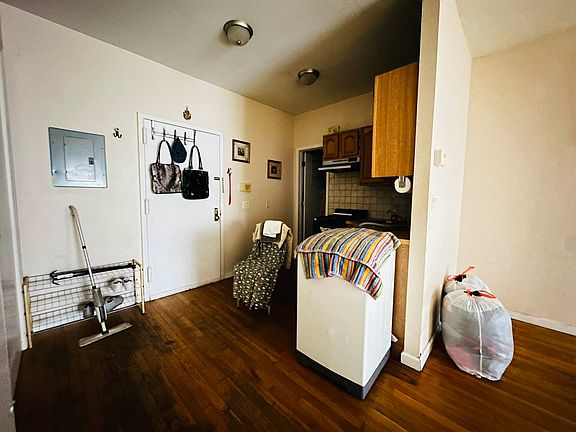 2nd image of 1648 E 14th St APT 2B