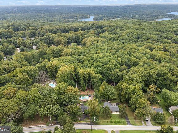 3rd image of 1530 Providence Rd