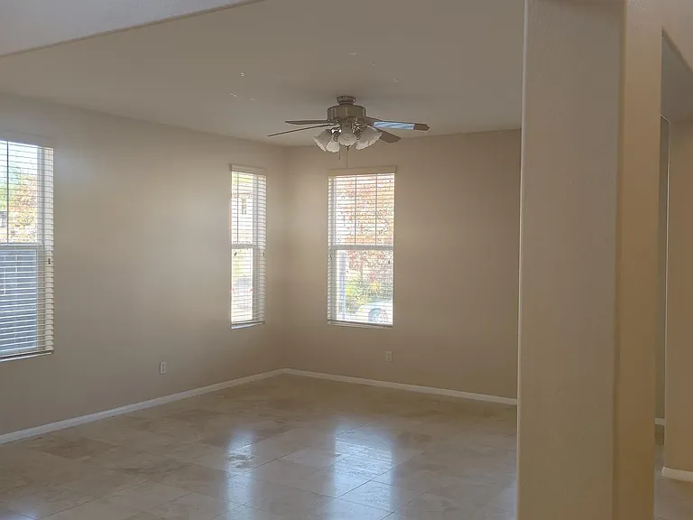 382 Edgewater Dr — Photo 3