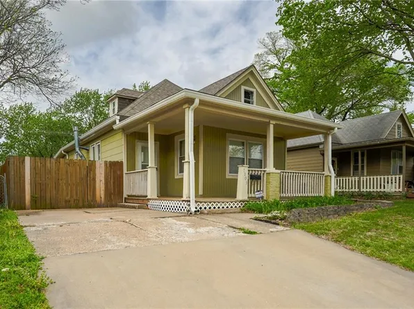 1103 N 13th St, Leavenworth, KS 66048