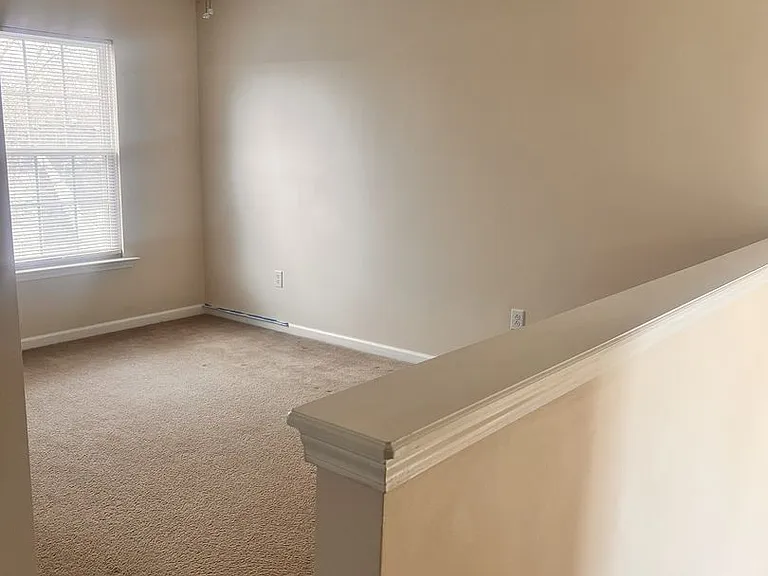 110 Shelby Ct — Photo 35