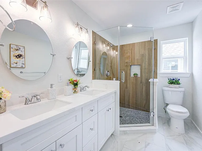 8361 Tate St — Photo 3