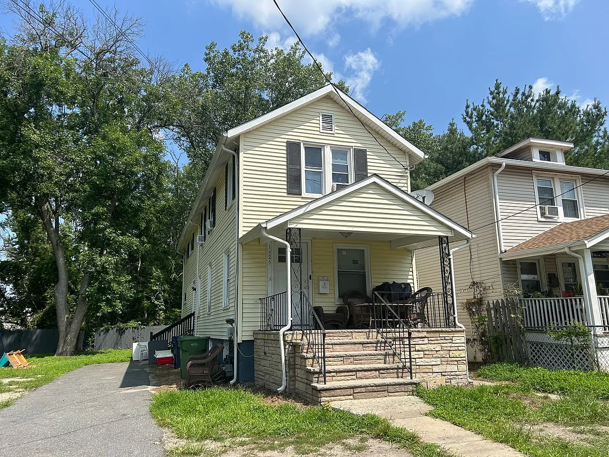 Building Photo - 1625 Sewall Ave