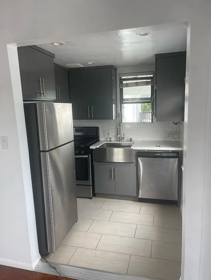 Studio, 400 sqft, $2,100 — Photo 3