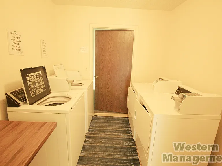 1217 Yellowstone Ave — Photo 2