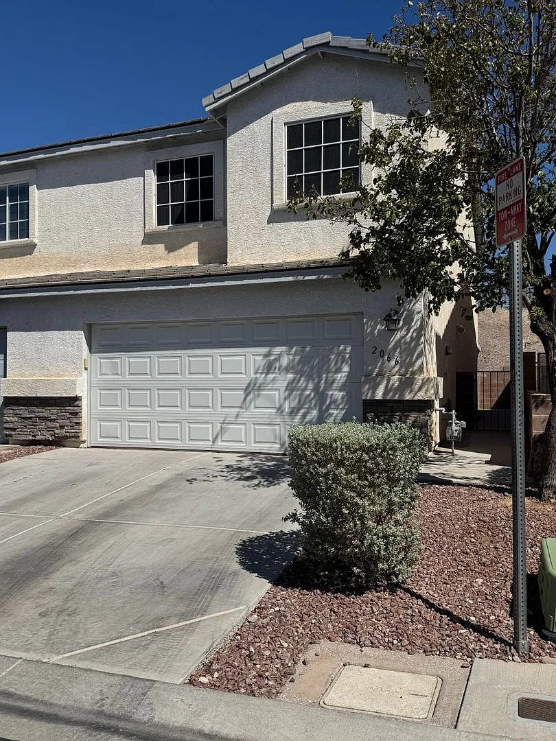 Great home 3br, 2.5bth, 2cg, located in gated community — Photo 1