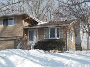 1906 Shields Ln, West St Paul, MN 55118