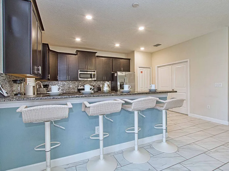 Scramble Dr — Photo 15