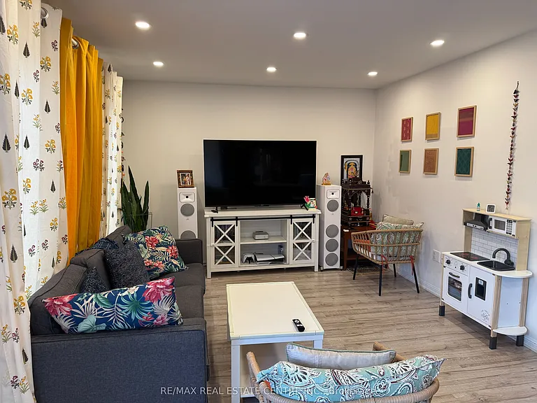 370 Cavanagh Ln — Photo 4