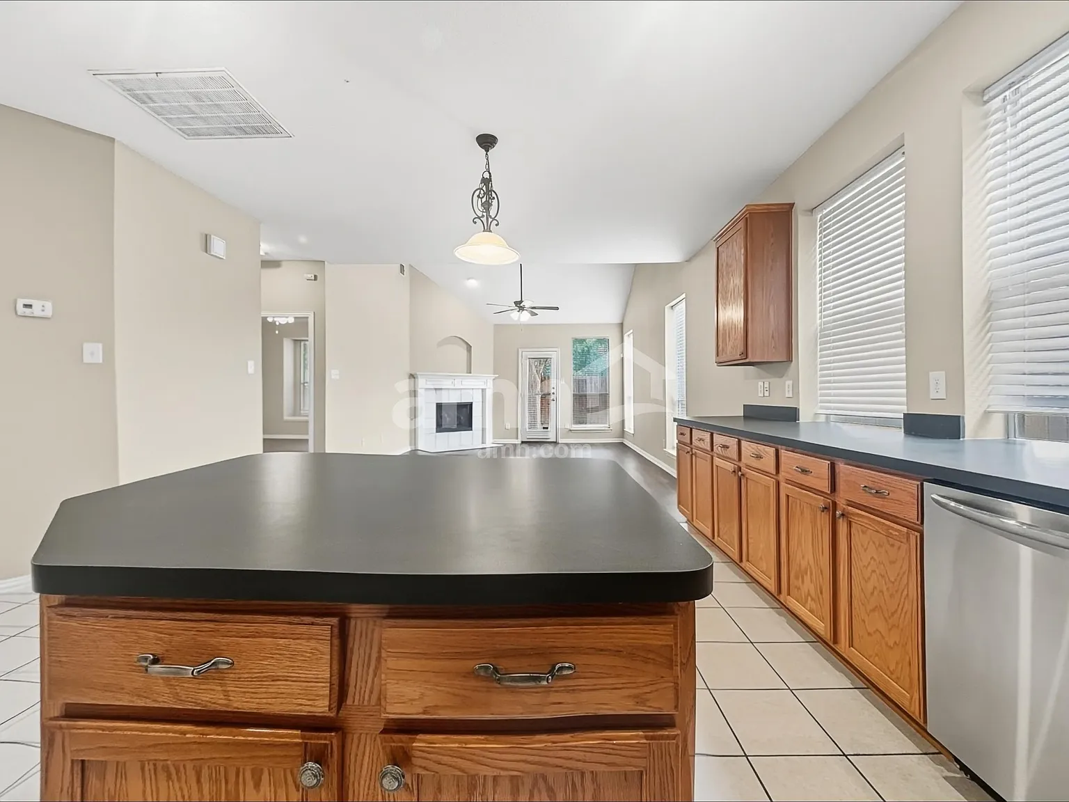 4 bed, 2.5 bath, 2278 sqft, $2,470 — Photo 4