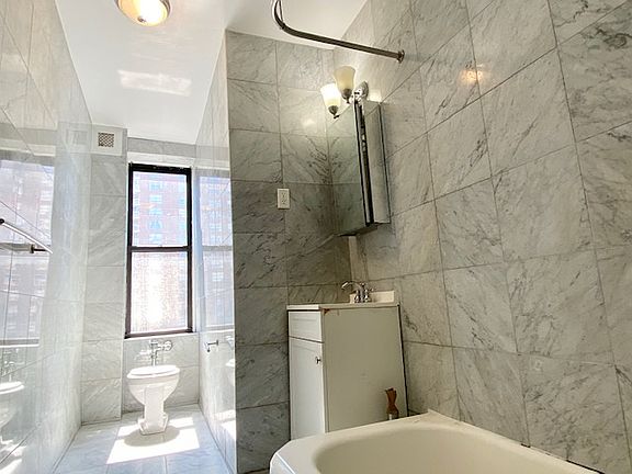4th image of 3111 Broadway