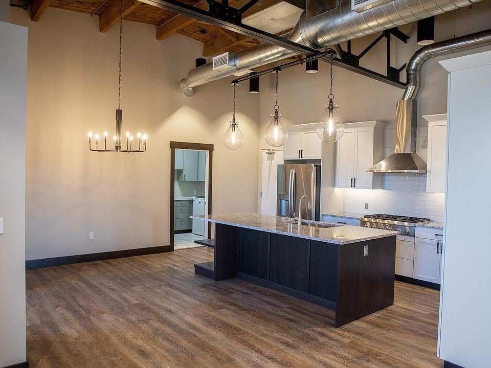 Open concept kitchen, dining. Large island.