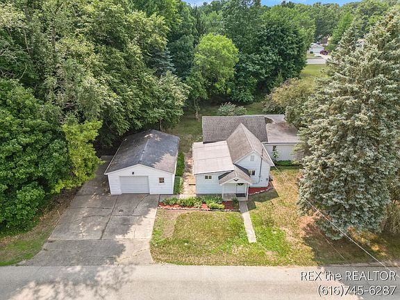 3rd image of 167 W Brooks St
