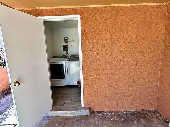 4th image of 429 Merlida St SW