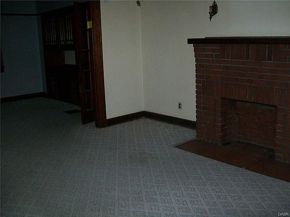 3rd image of 305 Lake St