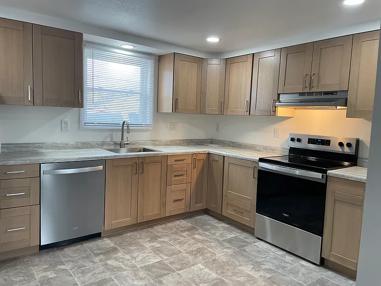 105 N Chestnut St — Photo 6