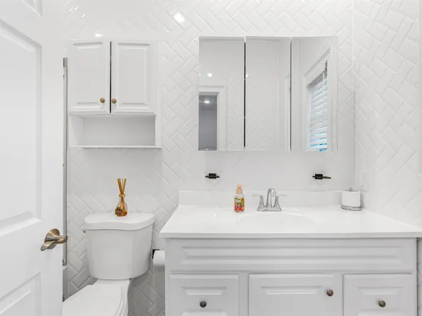 145 Bleecker Street image 27 of 39