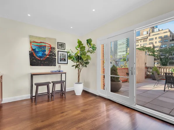 330 East 51st Street image 23 of 25