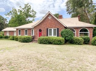 339 N State St, Lyons, GA 30436