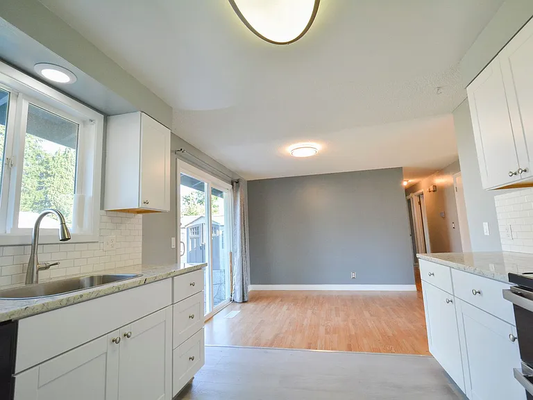 2911 NE 124th Ave — Photo 4
